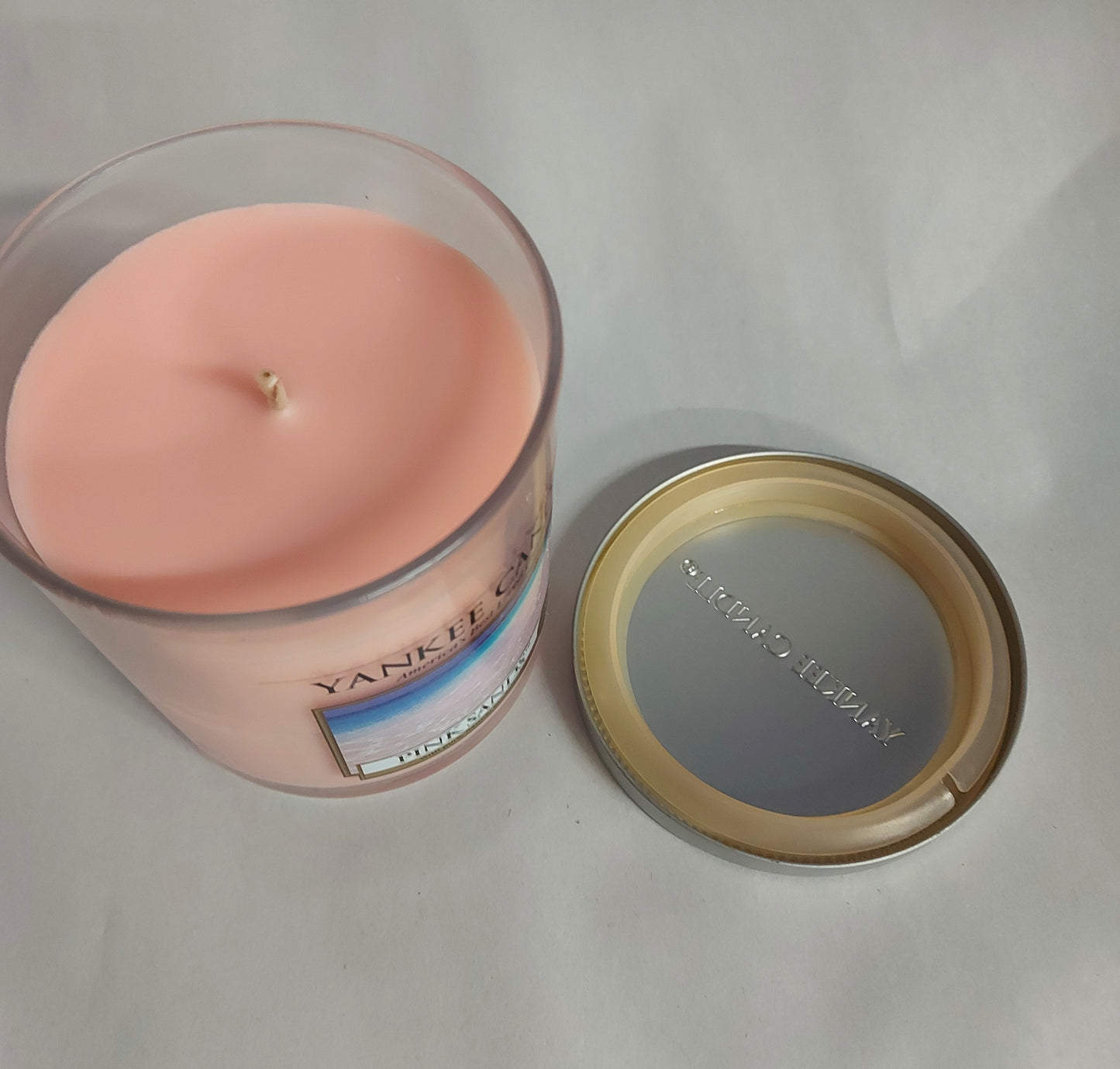 Deal- Yankee candle Pink Sands small 7 oz single wick
