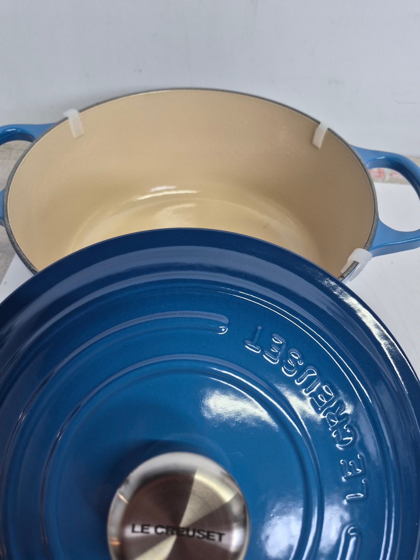 Deal- Le Creuset - 2.4L (2.5 QT) MARSEILLE Blue Enamel Cast Iron Round Oven---9200