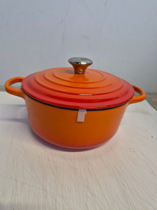 Deal- Le Creuset - 2.4L (2.5 QT) Flame Cast Iron Round Oven---9204